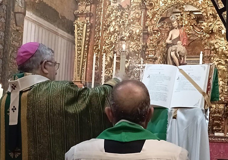 La Catedral de Badajoz celebró una misa en memoria de los fallecidos de Adamuz